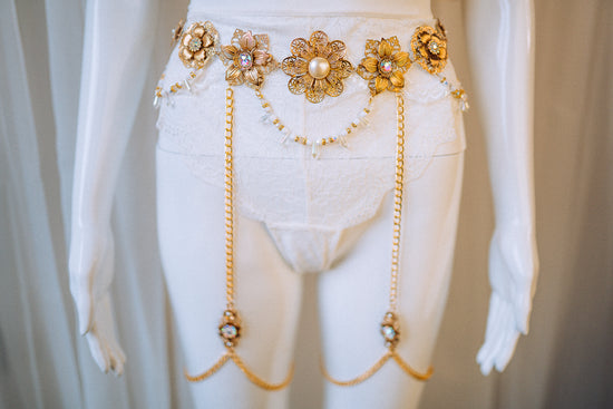 Load image into Gallery viewer, NECKLACE Gold Harness Festival Fashion
