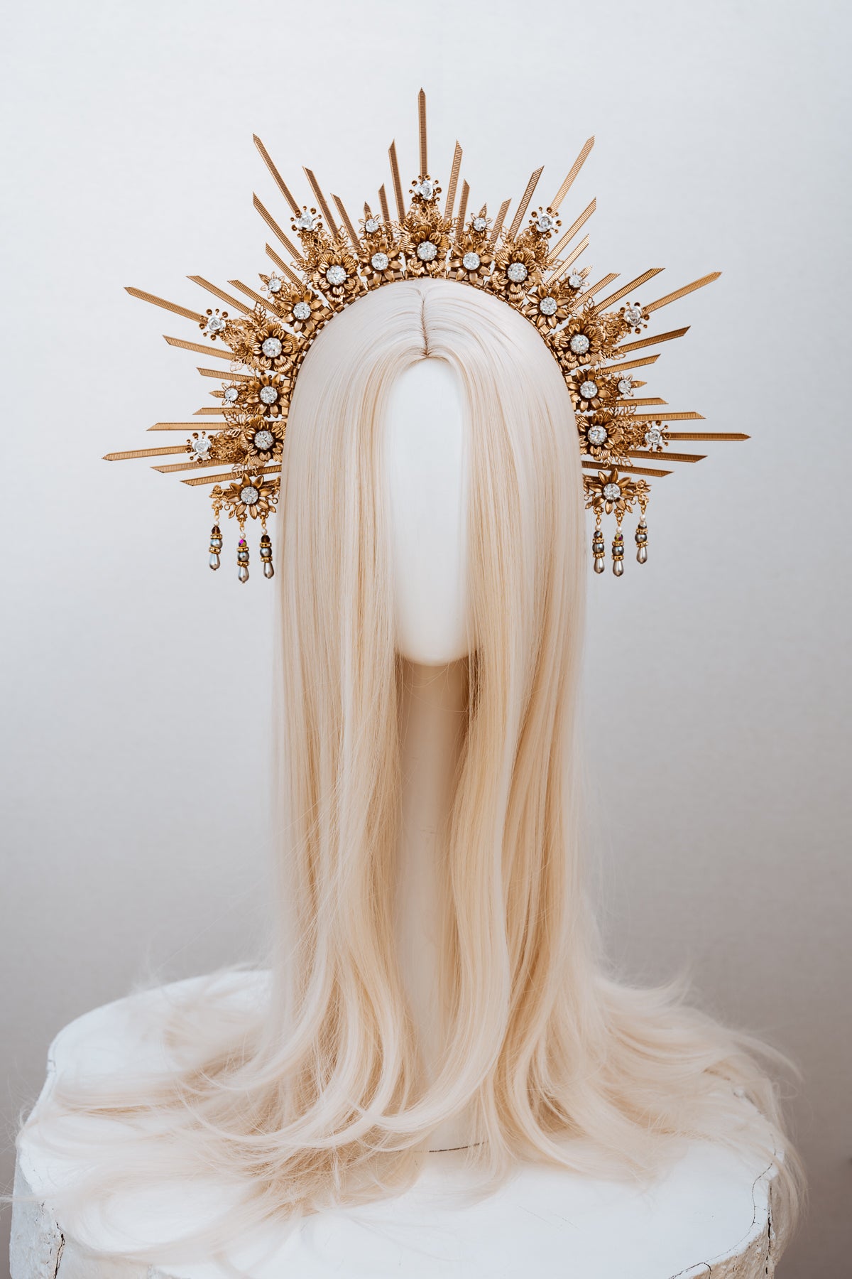 Load image into Gallery viewer, Gold Halo Crown with silver stones
