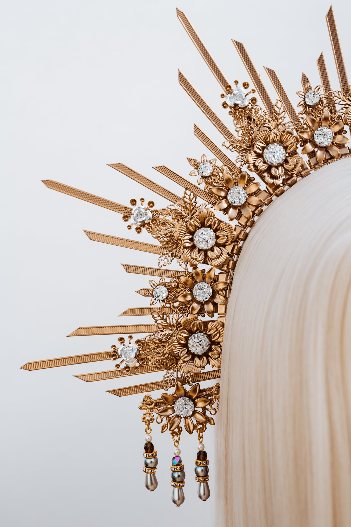 Load image into Gallery viewer, Gold Halo Crown with silver stones

