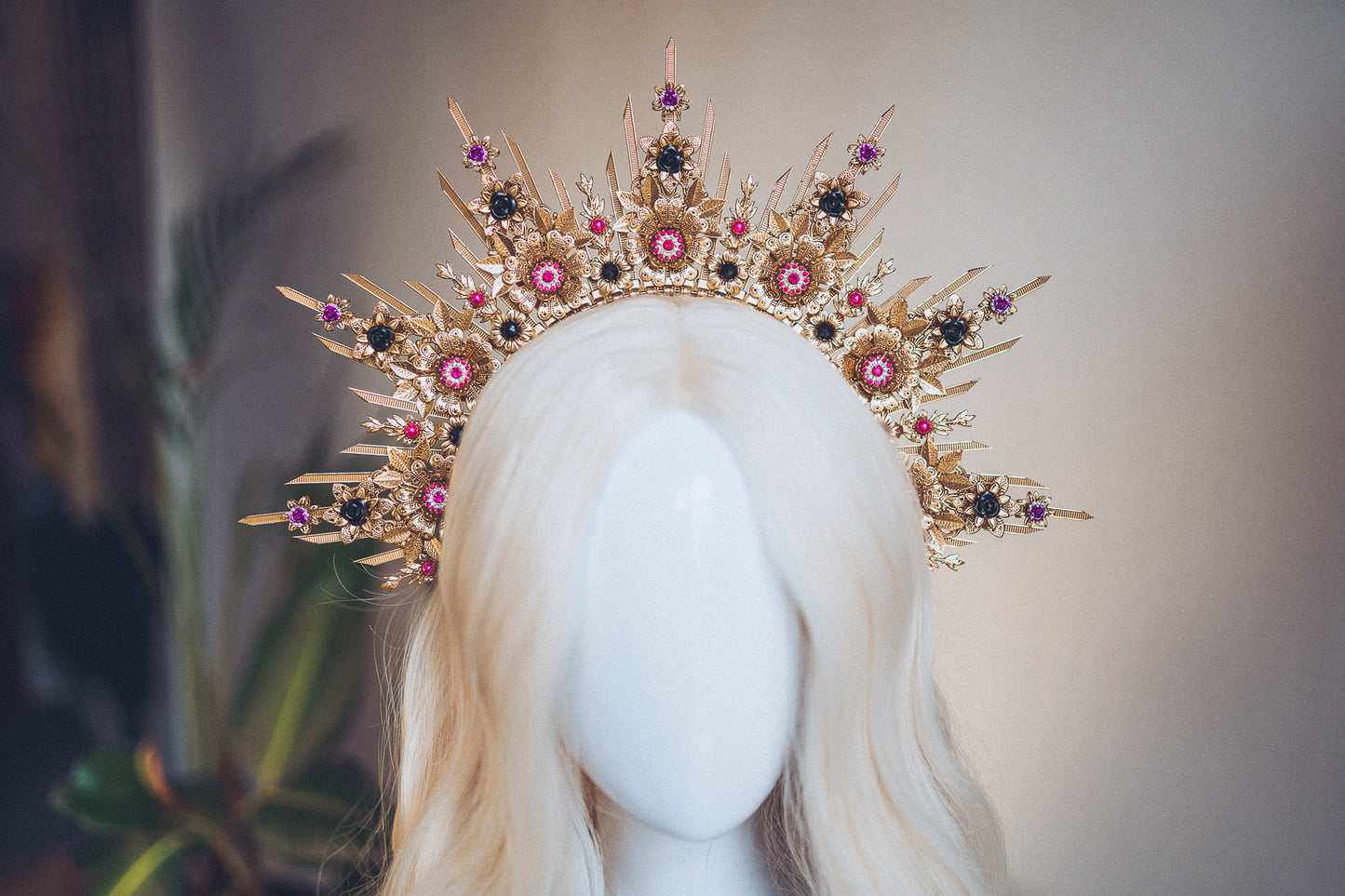Load image into Gallery viewer, Gold Halo Crown Violet Pearls
