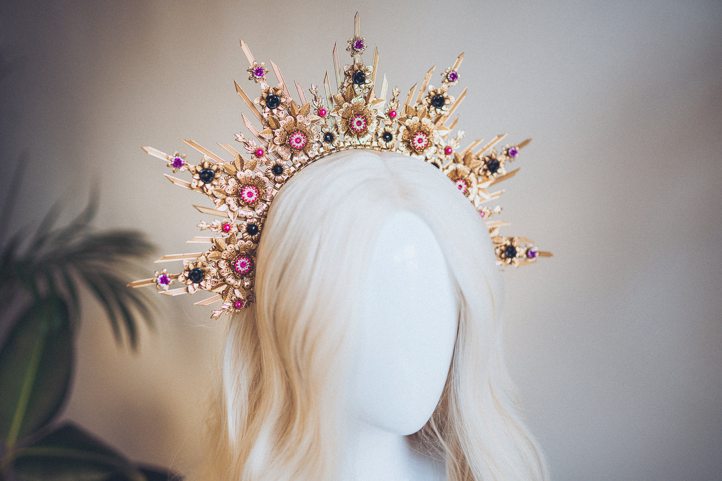 Load image into Gallery viewer, Gold Halo Crown Violet Pearls
