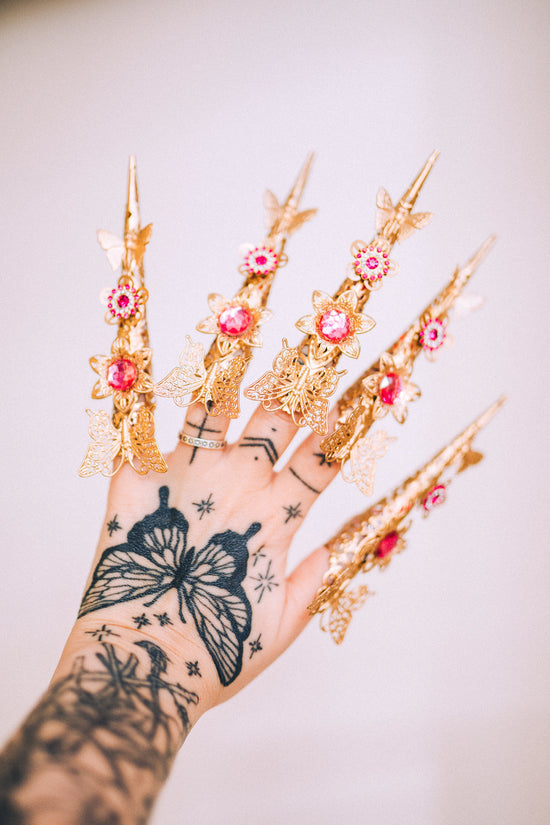 Load image into Gallery viewer, Virgo Zodiac Sign Gold Finger Claw
