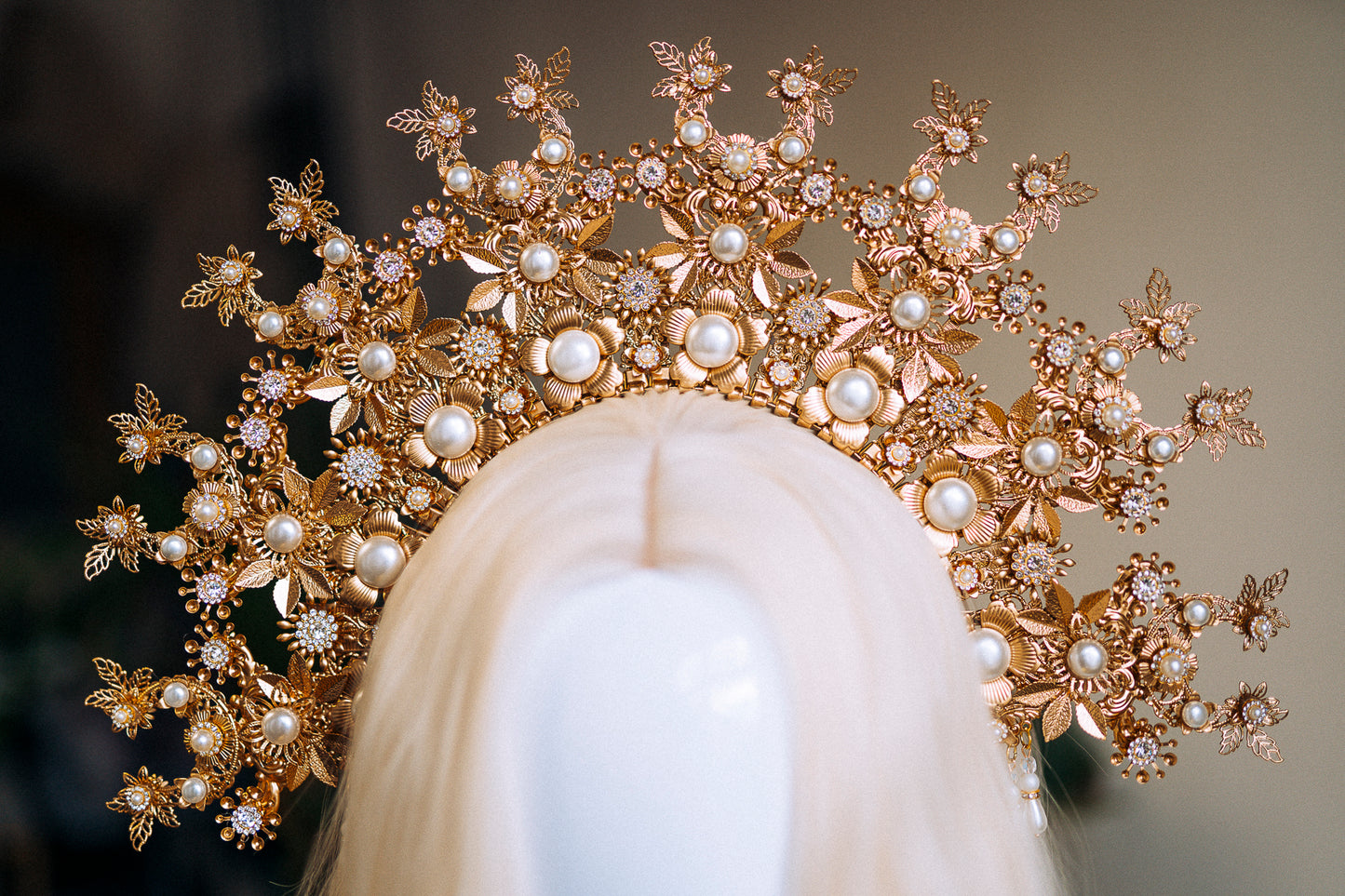 Load image into Gallery viewer, Beige Halo Crown Wedding Headpiece
