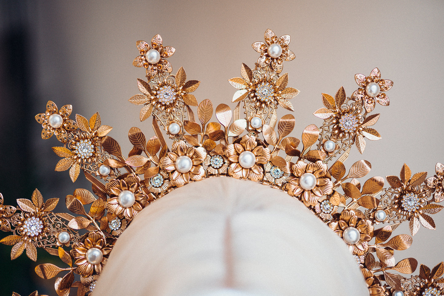 Load image into Gallery viewer, Beige Halo Crown Wedding Headpiece
