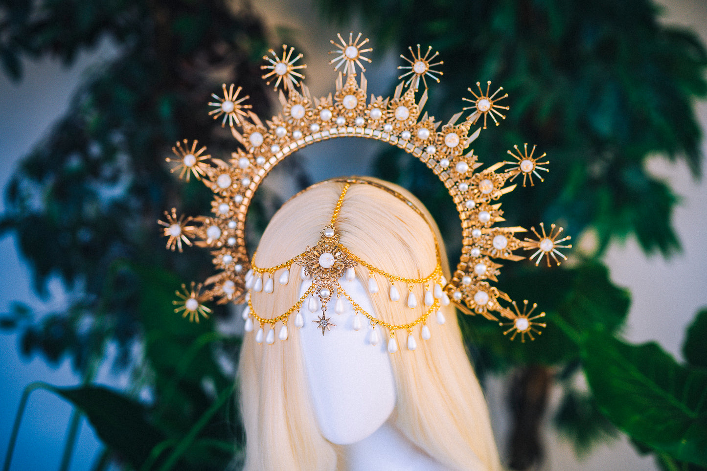 Load image into Gallery viewer, Gold Halo Crown Boho Wedding
